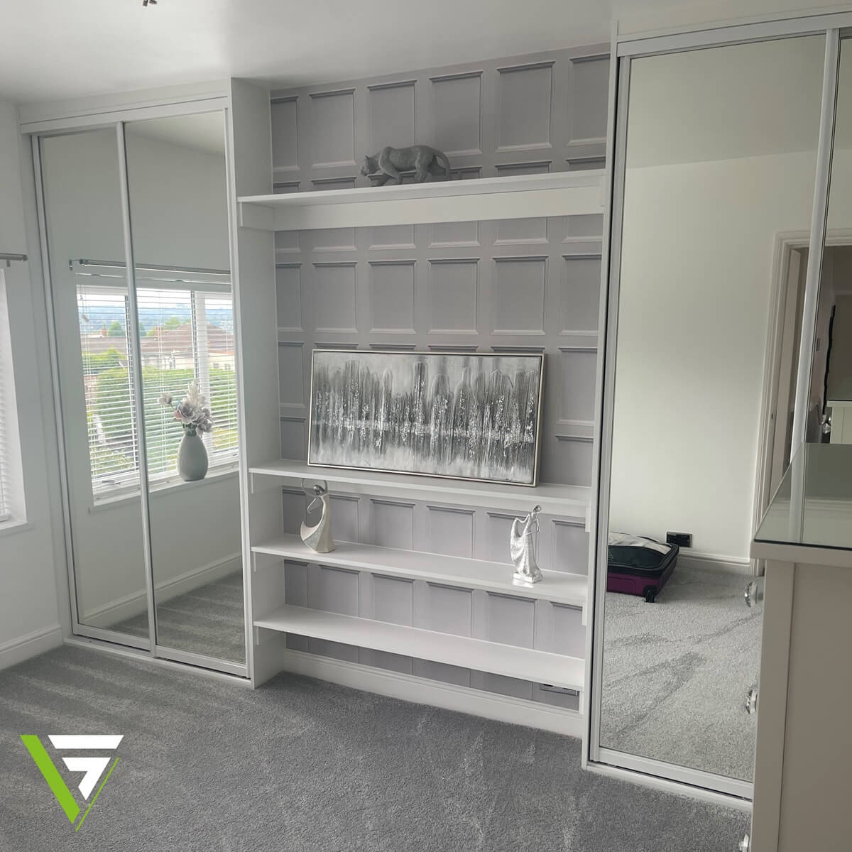 Fitted wardrobes Dudley - white frame FORM silver Mirror chimney shelf